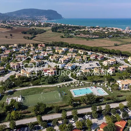 634 - Appartamento Al Primo Piano Di Una Villetta Al Residence Adamo Ed Eva Con Ampio Terrazzo, Piscina Campo Da Tennis -Spiaggia E Navetta Privata Al White Beach Club Inclusa